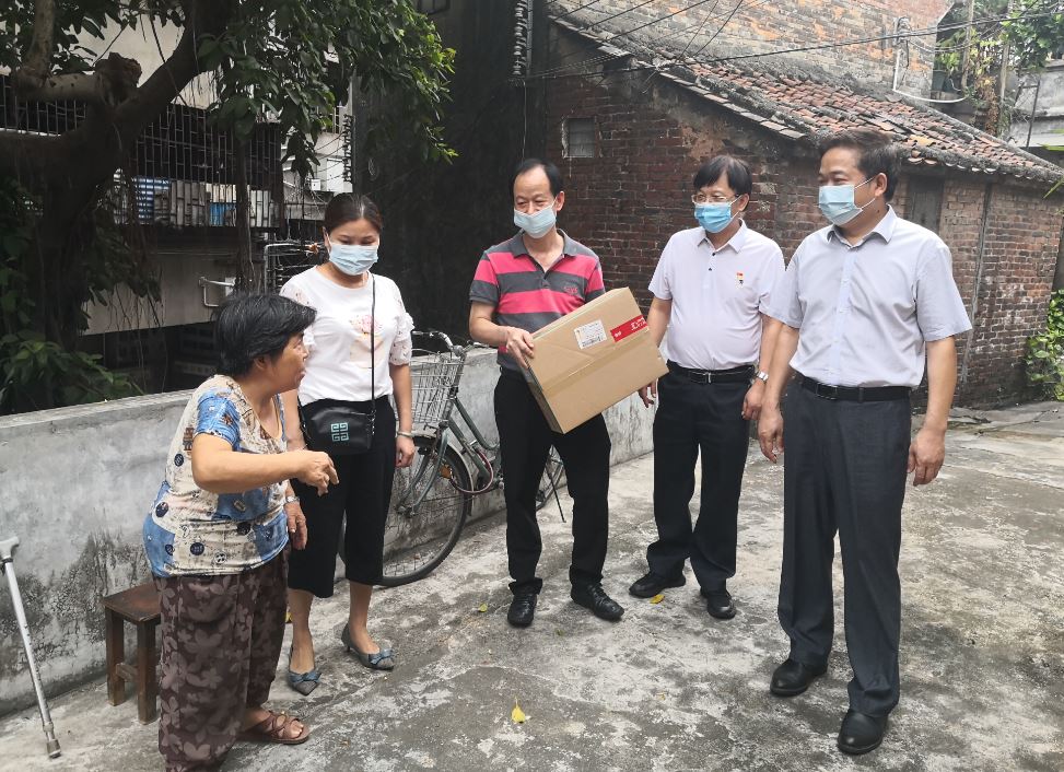 中秋慰问送帮扶 温情传递暖人心